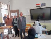 مدير تعليم القاهرة يتفقد لجان امتحانات الصف الثاني الثانوي