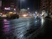 محافظ الغربية يتابع أعمال الرصف بشارع البحر فى المحلة الكبرى