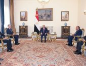 وزير خارجية اليونان يؤكد أهمية مصر كركيزة لا غنى عنها لاستقرار المنطقة