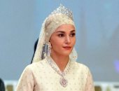 ما قصة تاج أنيشا روزناه زوجة أمير سلطنة بروناي؟ يحتوى على 838 قطعة ماس