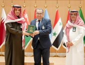 جامعة نايف العربية تمنح جائزة التميز البحثى لنائب رئيس مجلس الدولة 