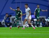 السعودية تتقدم على قيرغيزستان 1-0 وحالة طرد في شوط مثير بكأس آسيا.. فيديو