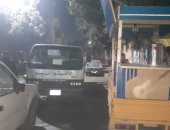 إزالة إشغالات الباعة الجائلين وتحرير محاضر للمخالفين بشوارع حى شرق أسيوط