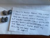 سائحة تعيد حجارة سرقتها من بومبى بسبب "اللعنة" مع جواب اعتذار.. قصة مثيرة