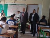 مدير تعليم القاهرة يتابع انتظام امتحانات الشهادة الإعدادية وثانية ثانوي
