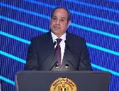 الرئيس السيسي للمصريين: "أى تحدى وصعوبات تعدى علينا لو احنا مع بعض"