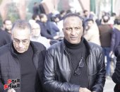 توافد رموز الأهلى والرياضة على مسجد الشرطة لحضور جنازة العامرى فاروق.. فيديو