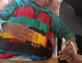 محافظ أسوان: توفير الرعاية الطبية لطفلة بعد سقوط عمود إنارة عليها