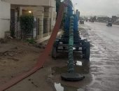 حي العامرية أول بالإسكندرية يكثف جهوده لرفع مياه الأمطار من الطريق الصحراوي