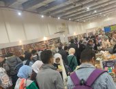 تبدأ من 2 جنيه إلى 10 جنيهات.. سور الأزبكية يجذب زوار معرض الكتاب