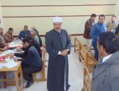 رئيس منطقة سوهاج الأزهرية يتفقد أعمال تصحيح الشهادتين الابتدائية والإعدادية