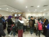 من 1 لـ 5 جنيهات.. إقبال جمهور معرض الكتاب على شراء الكتب المخفضة