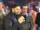 أحمد شيبة ومصطفى حجاج يغنيان فى فرح ابنة عصام كاريكا بحضور تامر حسنى.. فيديو وصور