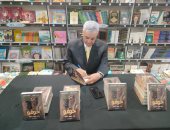 زاهى حواس يوقع روايته "خوفو"  فى معرض القاهرة الدولى للكتاب 