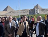 رئيس الوزراء يتفقد مشروعات تطوير المنطقة المحيطة بالمتحف المصرى الكبير 