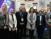 وزيرة الثقافة تزور جناح "معلومات الوزراء" بمعرض الكتاب 