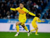 رحيل تشافي يمنح فيتور روكي فرصة البقاء مع برشلونة 