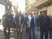 ضبط وتحرير 104 محاضر فى حملات لإزالة الإشغالات بشارع مدرسة الصنايع بالأقصر