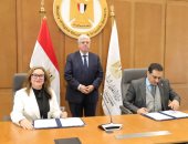 توقيع اتفاق بين جامعة القاهرة وإيست لندن لاستضافة 19 برنامجًا دوليًا