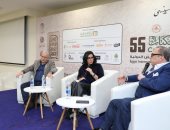 تشكيليون بمعرض الكتاب: الفن التشكيلى يعكس أحوال المجتمع ولا يعرف الطبقية