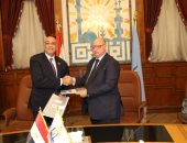 محافظ القاهرة يوقع برتوكول لتطوير المرحلة الثانية لعزبة خيرالله والزاوية