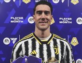 فلاهوفيتش يتسلم جائزة أفضل لاعب في الدوري الإيطالي عن شهر يناير.. فيديو