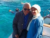 الفنان محمود عامر وزوجته يستمتعان برحلة بحرية خلال شهر العسل فى الغردقة.. فيديو