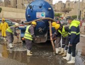 محافظ القاهرة يوجه رؤساء الأحياء ومسئولى شركتى المياه والصرف بمتابعة شفط الأمطار