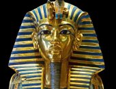 شاهد القناع الجنائزى للملك توت عنخ آمون من مقتنيات المتحف المصري
