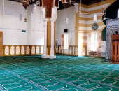 أوقاف الأقصر تجهز مسجد السيد يوسف بالكرنك لشهر رمضان بالسجاد الجديد.. صور