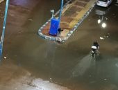 استمرار سقوط الأمطار في مطروح وأجهزة المحافظة تواصل رفع تراكمات المياه.. فيديو وصور