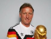 وفاة أندرياس بريمه أسطورة كرة القدم الألمانية عن عمر ناهز 63 عاما