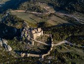 قلعة لوار الإسبانية مشهورة بأهميتها وجمالها المعمارى.. ماذا نعرف عنها؟