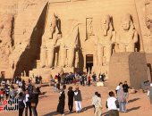 الآثار: 4100 سائح شاهدوا ظاهرة تعامد الشمس بمعبد أبوسمبل.. صور