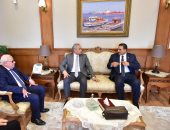 محافظ بورسعيد يستقبِل وزير العمل في بداية جولته في المحافظة