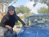 بحبها قوى ووش السعد عليا..رانيا يوسف تنشر صورة أول سيارة اشترتها من 30 عاما