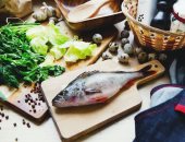 طريقة عمل صينية السمك بالبطاطس والجزر .. طعمها لذيذ وبخطوات سهلة