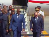 الرئيس السيسى يستقبل رئيس مجلس السيادة السودانى لدى وصوله القاهرة