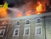إجلاء 130 شخصا ونقل العشرات للمستشفى بسبب حريق بمبنى سكنى فى لندن.. فيديو