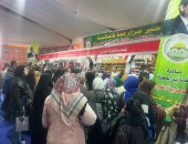 معرض وزارة الزراعة بالدقي يشهد إقبالا كبيرا لشراء احتياجات شهر رمضان