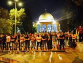 عشرات آلاف الفلسطينيين يؤدون صلاتى العشاء والتراويح فى رحاب المسجد الأقصى