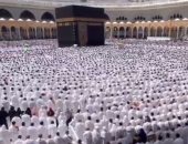 حشود كبيرة من المصلين بالمسجد الحرام أول صلاة جمعة فى رمضان.. صور