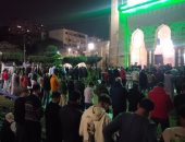 المسجد امتلأ بالمصلين.. شاهد صلاة التراويح بمسجد ناصر فى بنها
