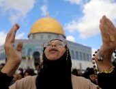 فليسطينيون يؤدون الصلاة فى المسجد الأقصى 