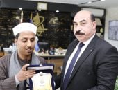 محافظ أسوان يكرم الحاصل على المركز الأول عالميا فى مسابقة القرآن الكريم