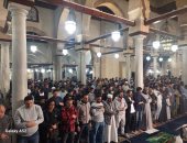 يبتغون فضلًا من الله.. الجامع الأزهر يمتلئ بآلاف المصلين في الليلة العاشرة من رمضان.. صور