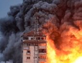 طائرات الاحتلال تُدمر برج ذو النورين السكنى قرب مفترق السرايا وسط مدينة غزة