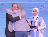 الرئيس السيسي يكرم الأمهات المثاليات في يوم المرأة المصرية