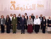الرئيس السيسي يكرم عددا من النماذج المشرفة للمرأة المصرية