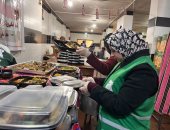 مكان واحد يقدم 2000 وجبة يوميا فى العريش لأهل فلسطين العالقين.. فيديو